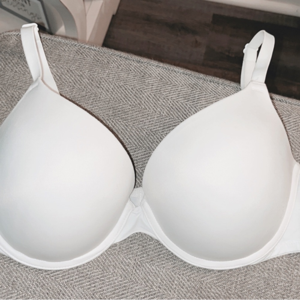 Victoria’s Secret Pink bra